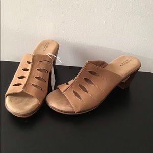 Memory Foam with 2.5 inch heel.